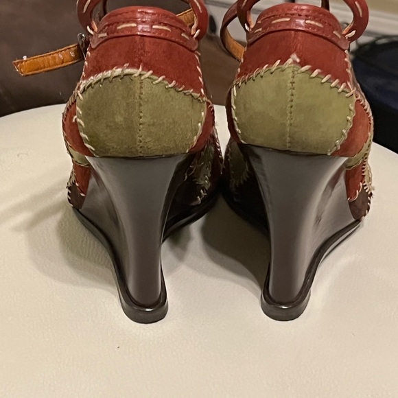 Size 6B Vince Camuto Brown ,rust & green suede Wedge Heel Shoes Sandal - Picture 5 of 8